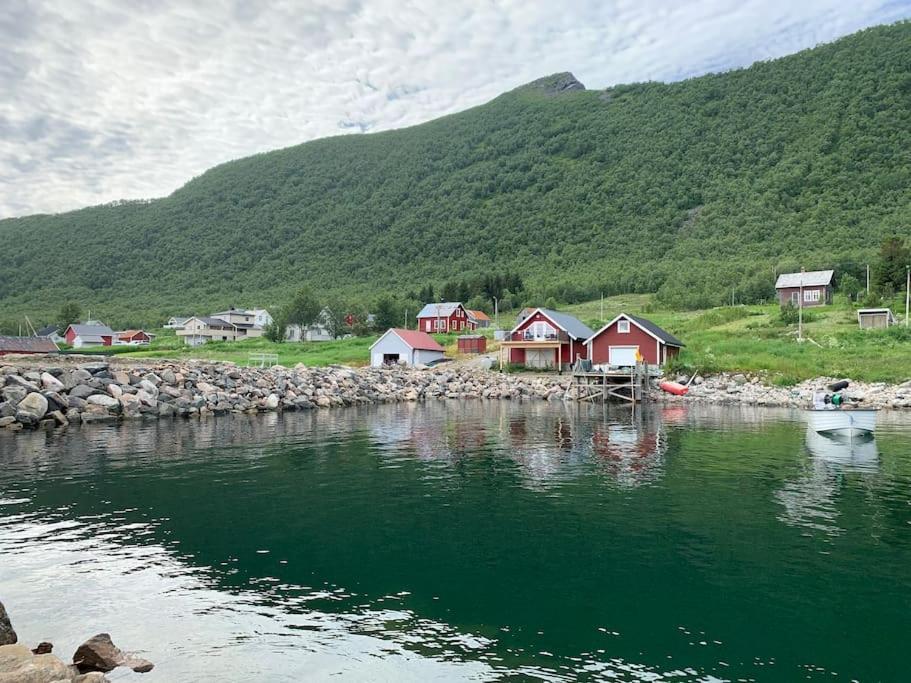 Leilighet I Rorbu Pa Kaldfarnes - Yttersia Senja Экстерьер фото
